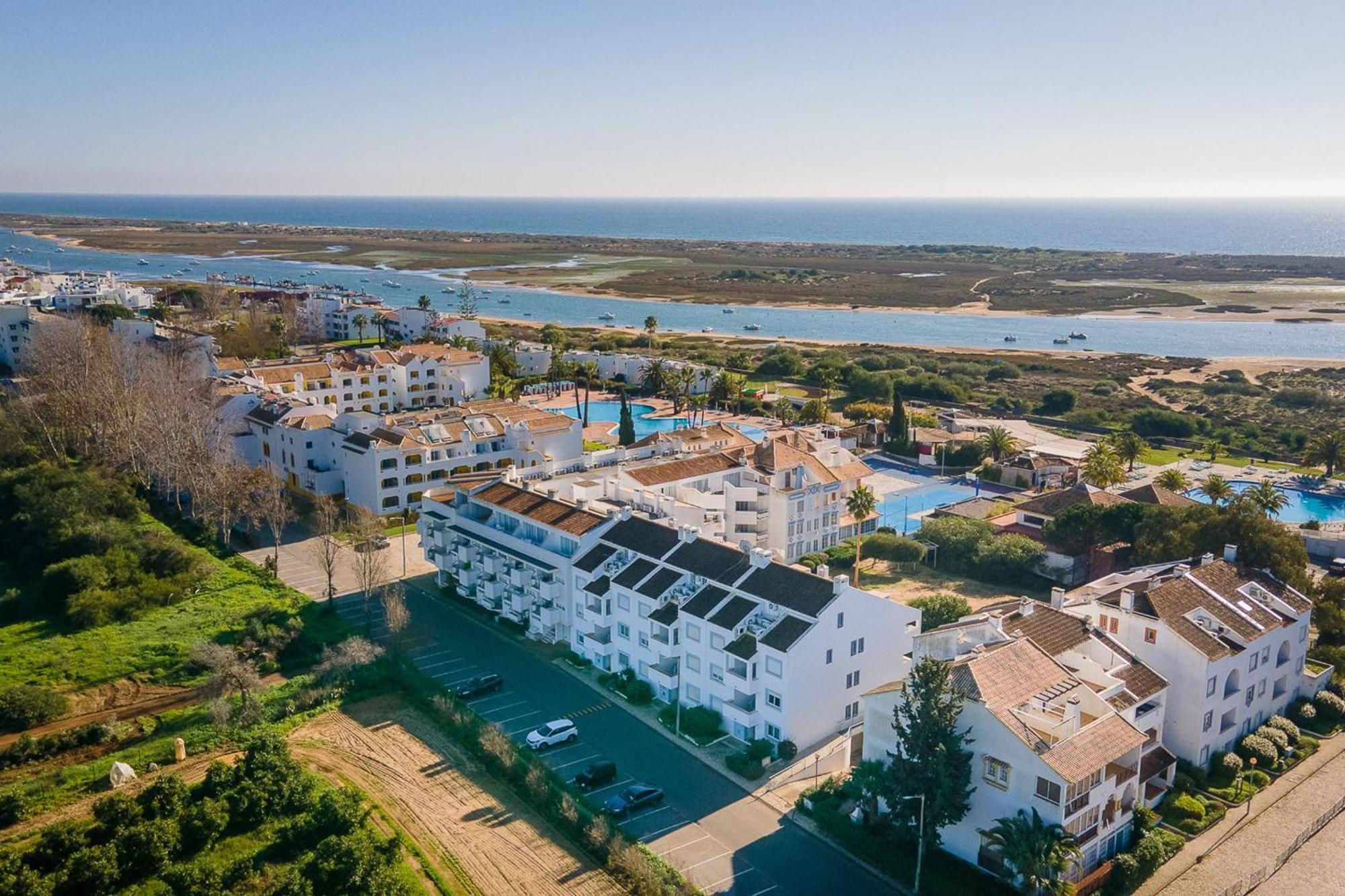Golden 1 Bdr Flat W/ Balcony & Pool By Lovelystay Cabanas De Tavira Exterior foto
