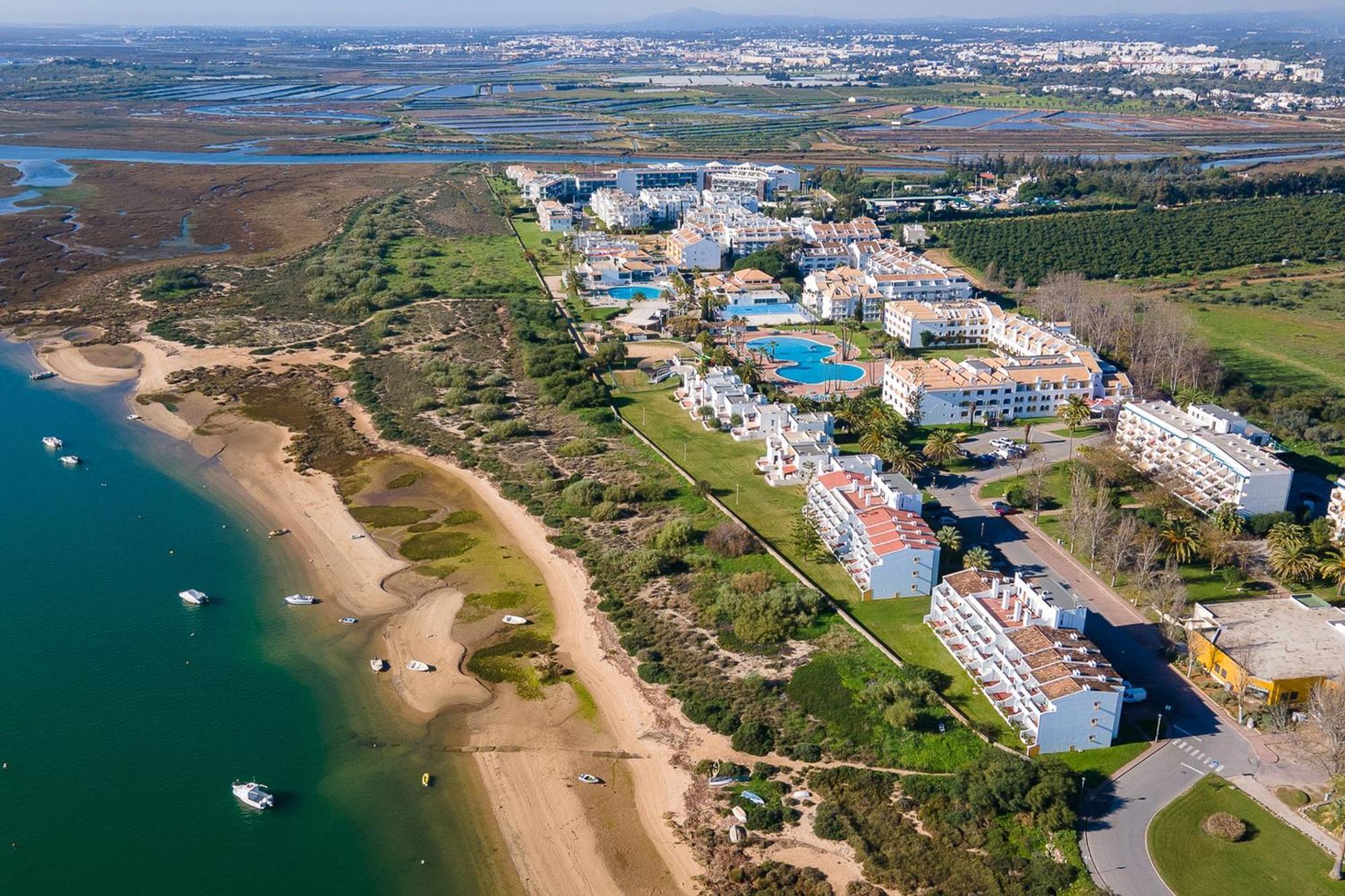 Golden 1 Bdr Flat W/ Balcony & Pool By Lovelystay Cabanas De Tavira Exterior foto
